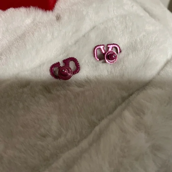 Valentino Garavani Preloved Fushia Crystals VLogo Earrings - Picture 2 of 13